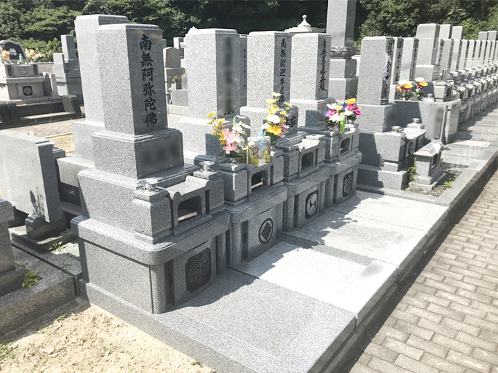 己斐城山墓苑の墓石の形が限定された区画