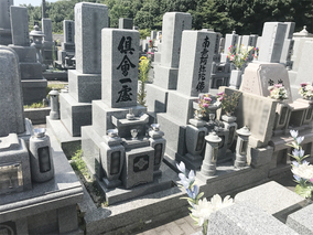 己斐城山墓苑の墓石の形が限定された区画