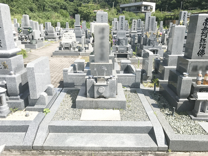 己斐城山墓苑の墓石の形が限定された区画