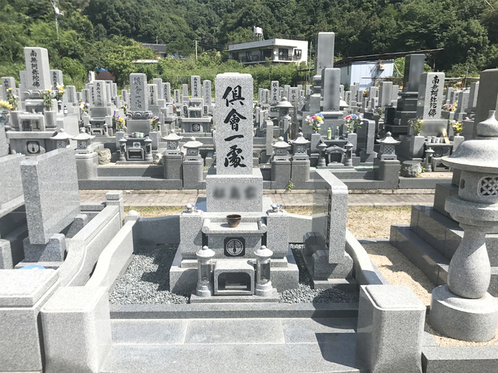 己斐城山墓苑の墓石の形が限定された区画