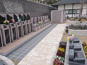 セミタリーパーク寺家　樹花の墓　通常区画全体
