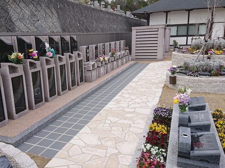 セミタリーパーク寺家　樹花の墓　通常区画全体