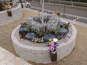 セミタリーパーク寺家　樹花の樹木葬　区画全体