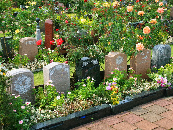 ふれあいの杜　天空の墓石の形が限定された区画