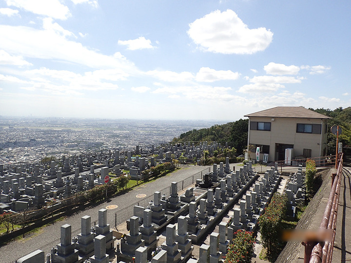 五月山緑地霊園の外観