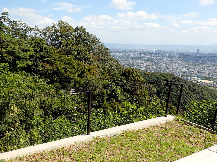 五月山緑地霊園の墓石の形が限定された区画