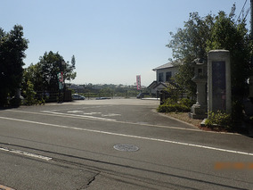奈良中央墓園の入り口