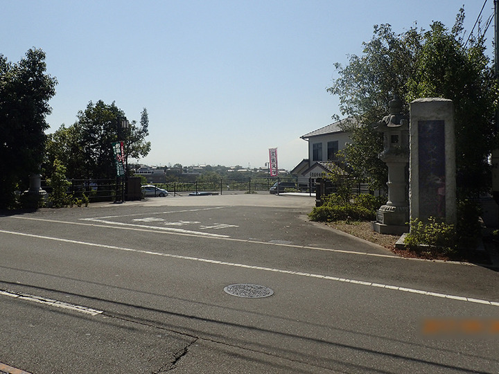 奈良中央墓園の入り口