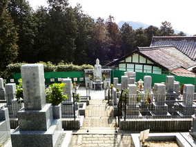 慈恩寺　境内墓地の外観