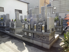 即応寺墓地の墓　通常区画全体