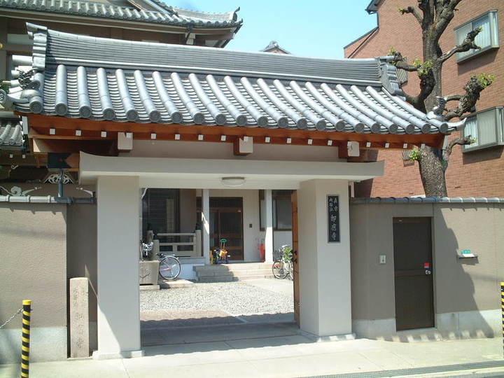 即応寺墓地の入り口