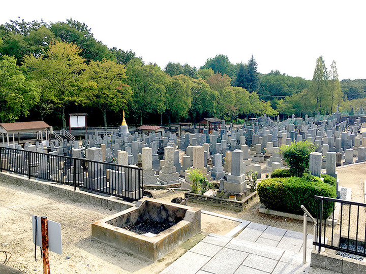平和公園　威音院墓地の外観