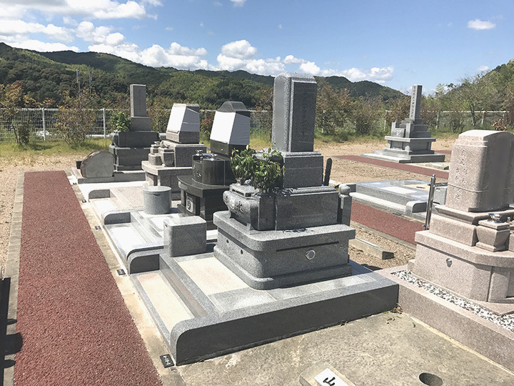 春日霊苑の墓　通常区画全体