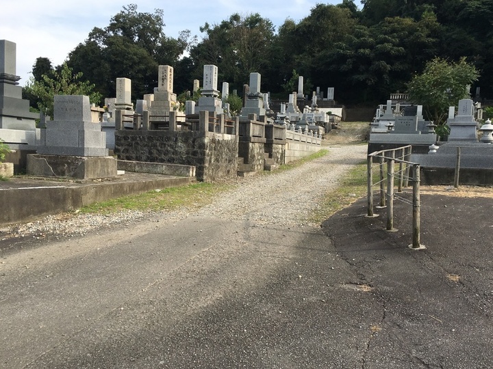 富山市営　北代墓地の入り口