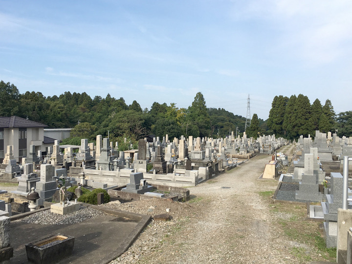 富山市営　北代墓地の外観