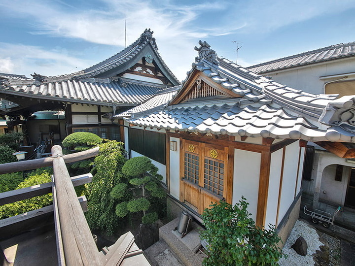聞法寺の外観