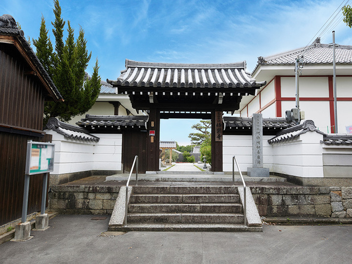 極楽寺の入り口