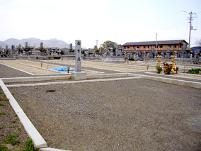 長覚寺　西方苑墓地の外観