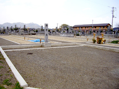 長覚寺　西方苑墓地の外観