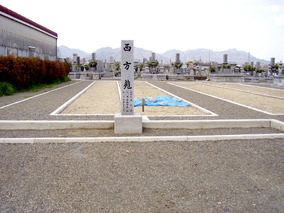 長覚寺　西方苑墓地の入り口