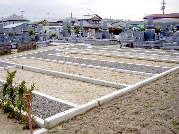 長覚寺　西方苑墓地の全体写真