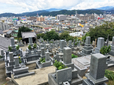 宝塔寺墓苑の外観