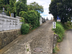 宝塔寺墓苑の入り口
