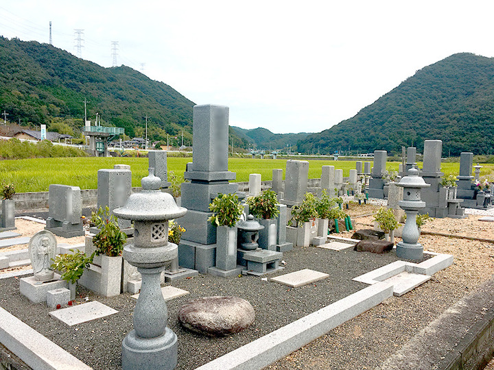 和気町営　塩田墓地の墓　通常区画全体