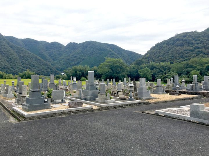 和気町営　塩田墓地の外観