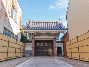 平和公園　慶栄寺墓地の入り口