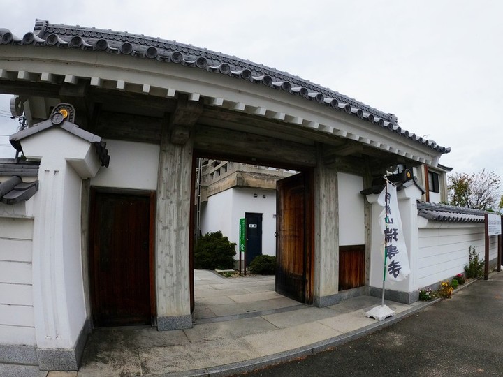 覚王山　北山霊苑の入り口