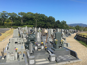 みよし市営　やすらぎ霊園の外観