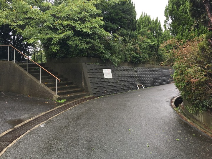 下関市営　下関南霊園の入り口