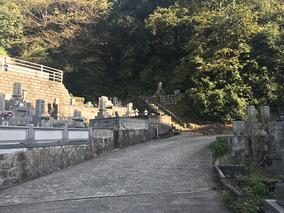 呉市営　吉浦墓地の入り口