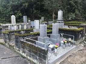 呉市営　吉浦墓地の墓　通常区画全体