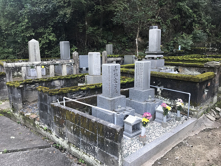 呉市営　吉浦墓地の墓　通常区画全体