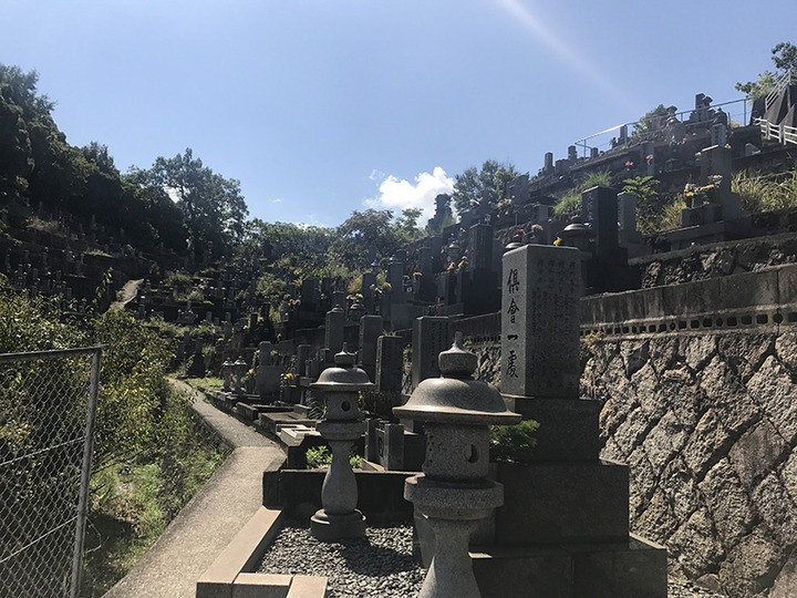 呉市営　坪内墓地の墓　通常区画全体