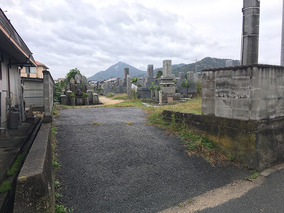 防府市営　中河原墓地の入り口