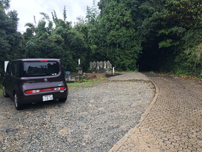 防府市営　岡山墓地の入り口