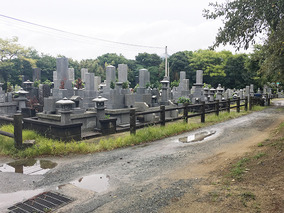 萩市営　西の浜墓地の入り口