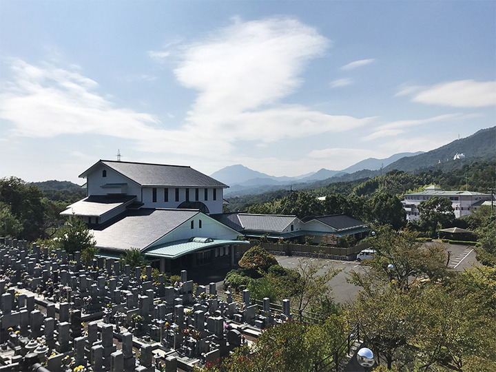 廿日市市営　霊峯墓苑の外観