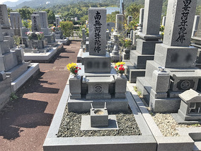 廿日市市営　第二霊峯墓苑の墓石の形が限定された区画