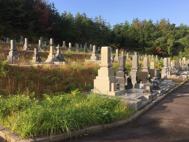 かほく市営　高松墓園の外観