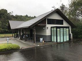 三田市霊苑の本堂