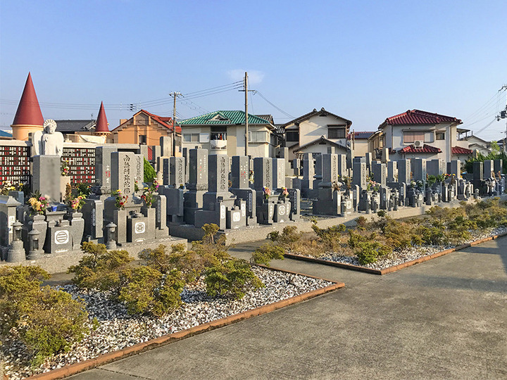 満福寺墓苑の外観