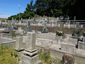 江津市営　小迫谷墓地公園の外観