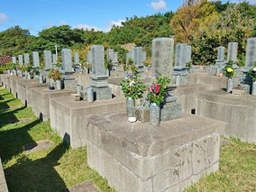 大田市営　神子路墓地の墓　通常区画全体