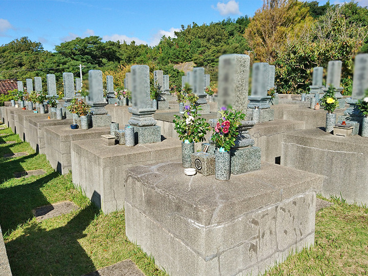 大田市営　神子路墓地の墓　通常区画全体