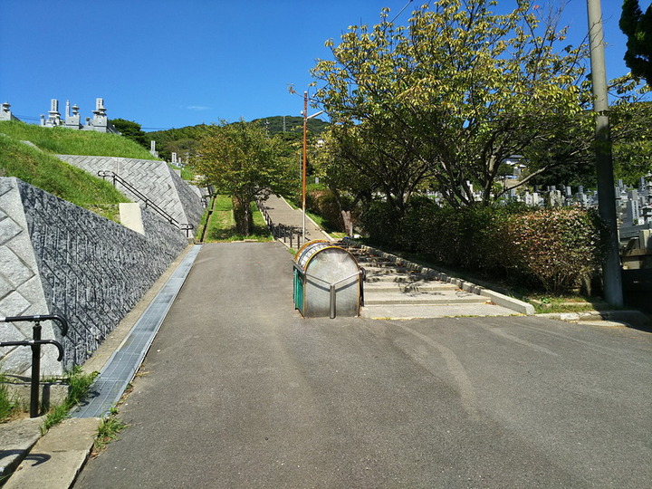 北九州市立　藤ノ木霊園の入り口
