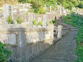 浜田市営　津摩共同墓地の外観